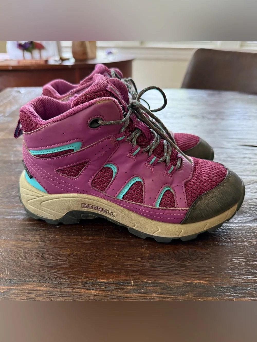 Merrell Oakcreek Mid Big Kid Size 2 'Paloma Berry' Waterproof Hiking Boots